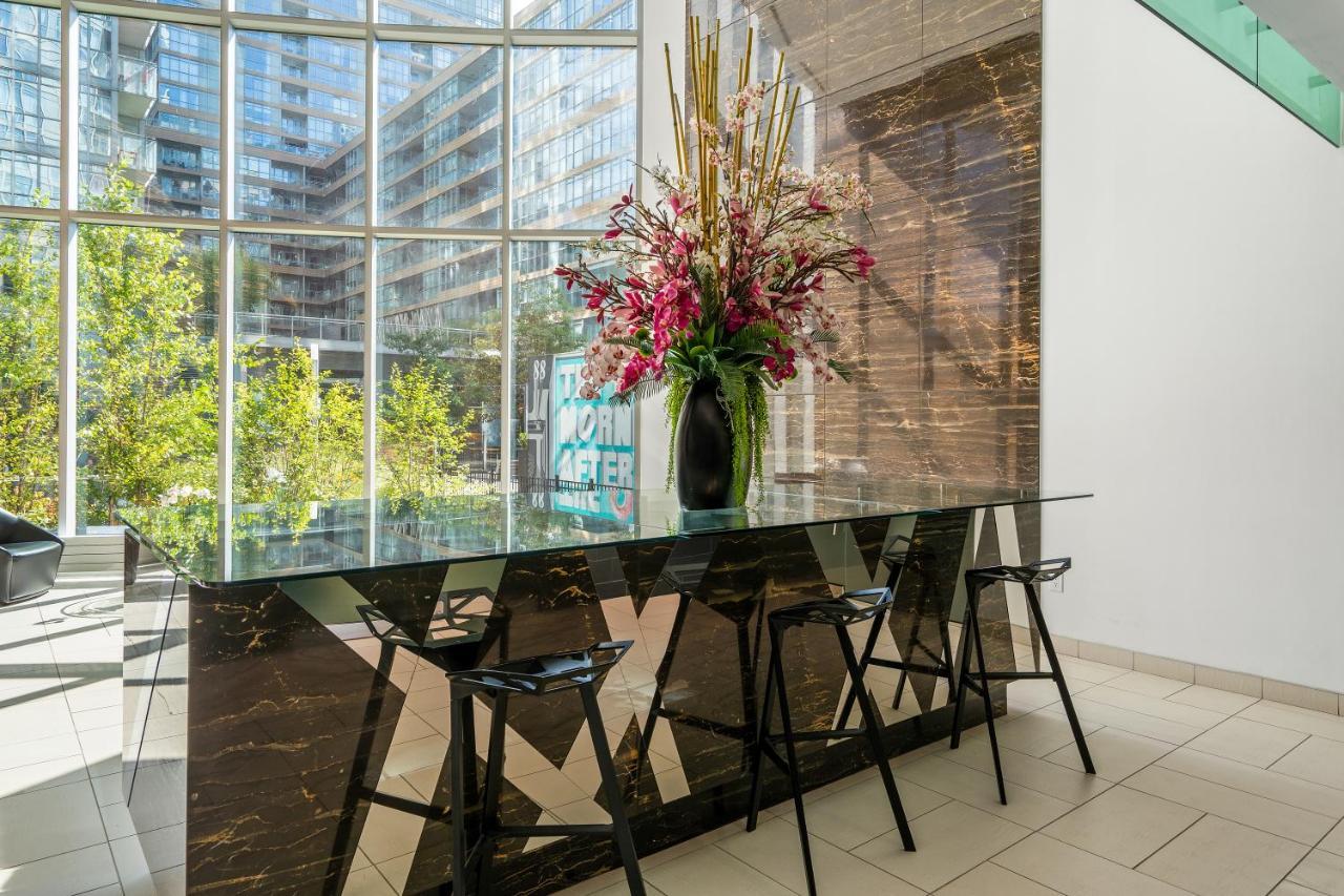 Family Oriented Downtown Toronto 2Bdrm Condo With Parking & Office Space Buitenkant foto